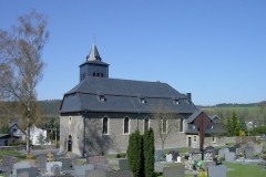 Kirche mit Friedhof